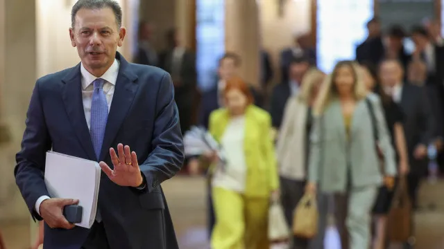 
                    Governo anuncia suplemento para pensionistas e alívio no IRS
                