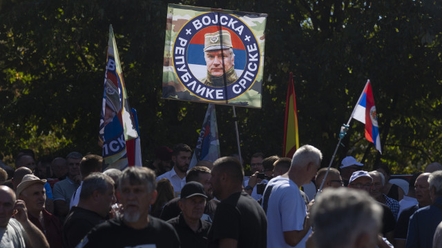 Bósnia expulsa diplomatas sérvios devido a funeral de Ratko Mladic na Sérvia