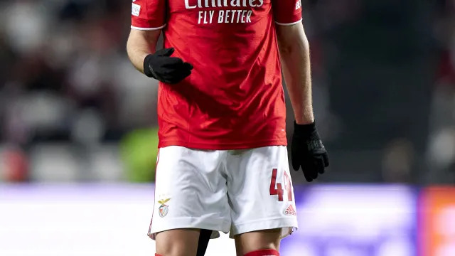 
                    Ex-Benfica Adel Taarabt termina carreira aos 37 anos
                
