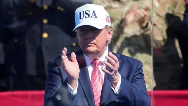 
                    Trump promete usar 