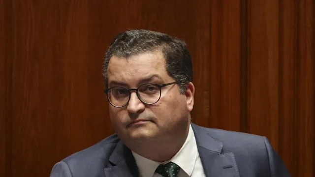 
                    Ministro espera 