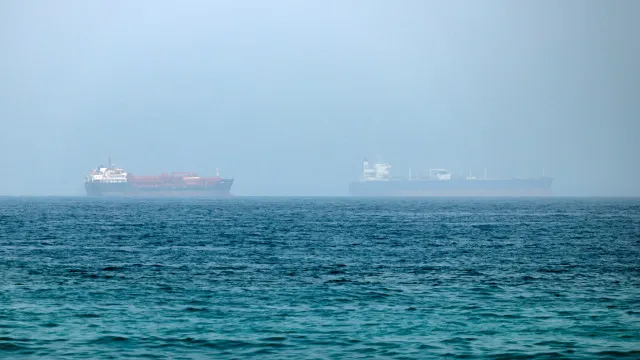 
                    Irão ameaça bases dos EUA próximas se os seus petroleiros forem atacados
                