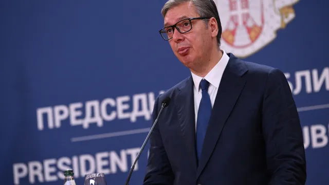 
                    Eleições legislativas antecipadas na Sérvia realizam-se a 25 de outubro
                