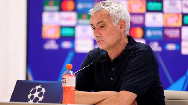 
                    Mourinho deixa recado aos adeptos e responde a Raúl: 