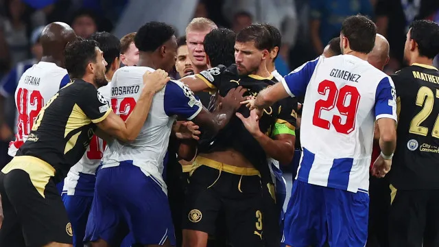 
                    FC Porto-City: Farioli e Rúben Dias em conflito no túnel, dizem ingleses
                