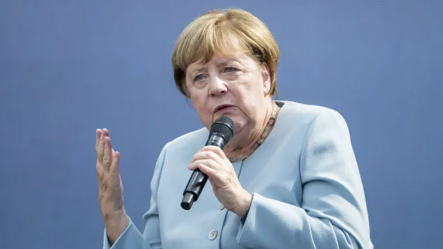 
                    Merkel reage a vitória da extrema-direita na Alemanha: 
