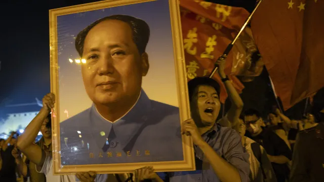 
                    China mantém silêncio sobre morte de Mao, mas preserva legado
                