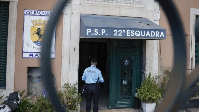 
                    Julgamento dos dois polícias da esquadra do Rato começa na sexta-feira
                