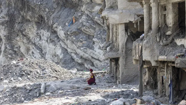 
                    Nepal quer usar fundos não reembolsáveis para a reconstrução do país
                