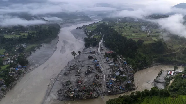 
                    Mais de 5.100 pessoas continuam desaparecidas no Nepal
                