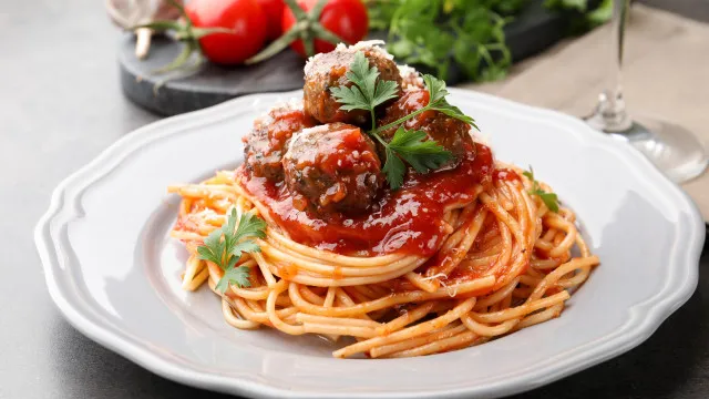 
                    Sugestão para o jantar: Receita de almôndegas com esparguete
                