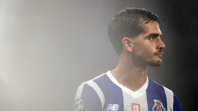
                    Farioli desespera por Samu e não só. Pólvora seca preocupa FC Porto
                