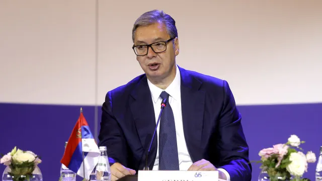 
                    Presidente da Sérvia dissolve parlamento e antecipa eleições
                