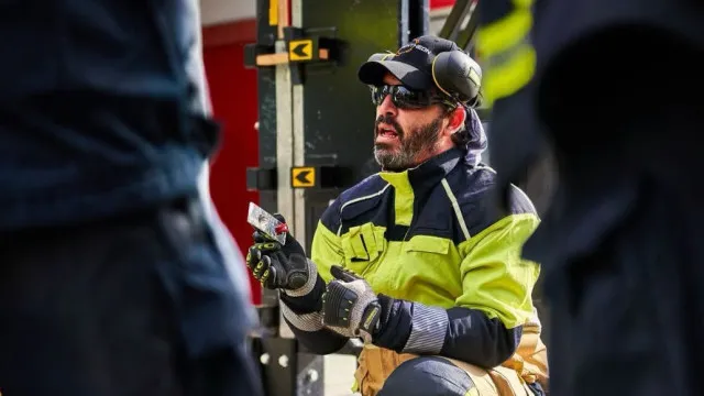
                    Subchefe dos Sapadores de Lisboa morre em despiste de mota na 25 de Abril
                