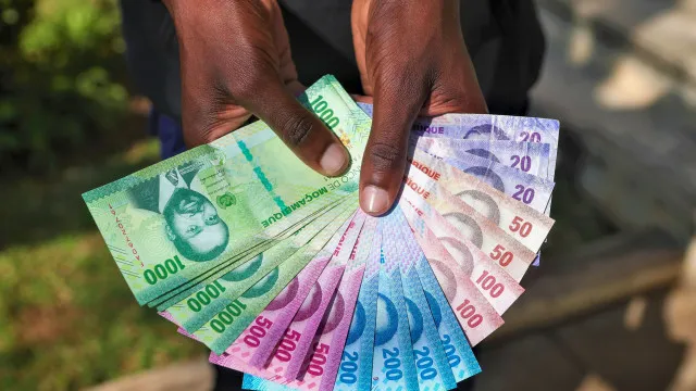 
                    Cinco maiores bancos de Moçambique lucraram 596 mil euros por dia
                
