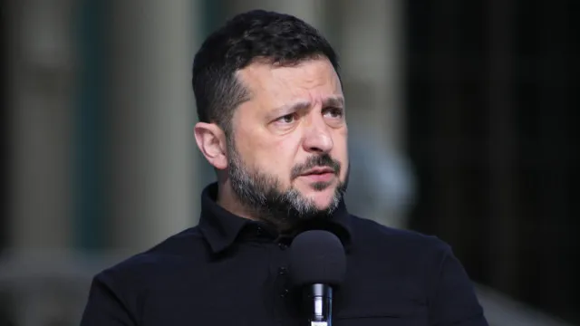 
                    Após anúncio de Trump, Zelensky diz que ainda aguarda detalhes do acordo
                