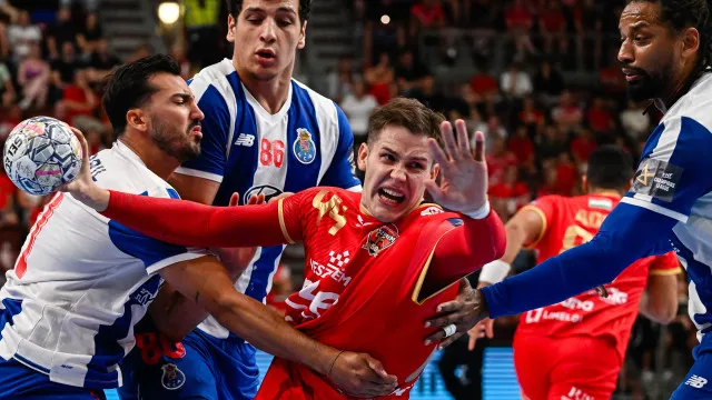 
                    FC Porto estreia-se na Liga dos Campeões com derrota em Veszprém
                