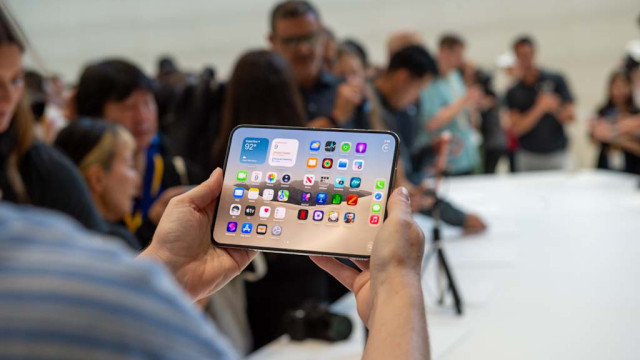 Apple limita compras do iPhone Duo a dois telemóveis por pessoa