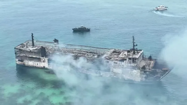 
                    Filipinas procuram comandante de ferry incendiado. Número de mortos sobe
                