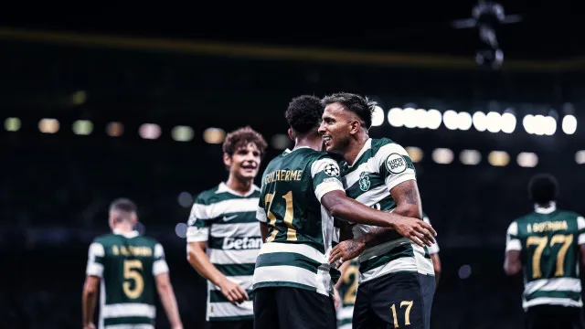 
                    Sporting encanta lá fora: 