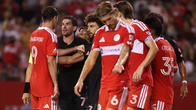 
                    Ambiente aqueceu no meio de tantas estrelas. Lewandowski provocado
                