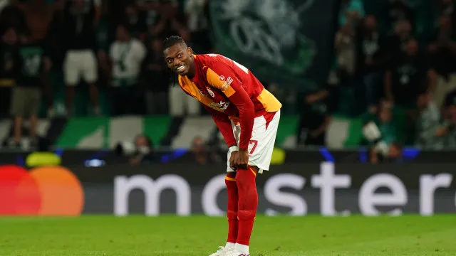 
                    Vaiado, Rafael Leão assinala Sporting-Galatasaray com música... curiosa
                