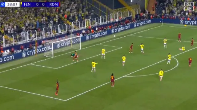 
                    Ex-Benfica bate ex-Benfica... e AS Roma 'gela' o Fenerbahçe
                