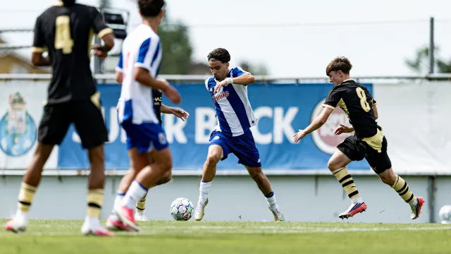 
                    Oficial: FC Porto renova contrato com Mateus Mide
                