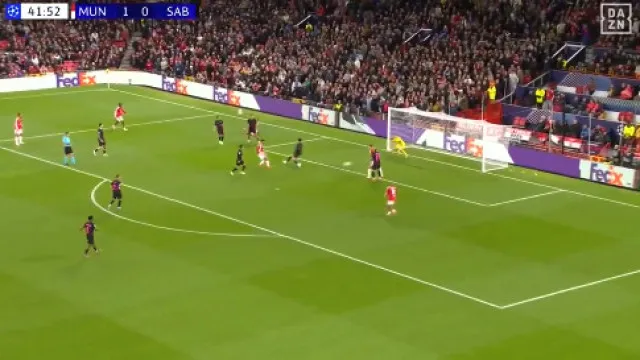 
                    Manchester United de volta à Champions com golo de Bruno Fernandes
                