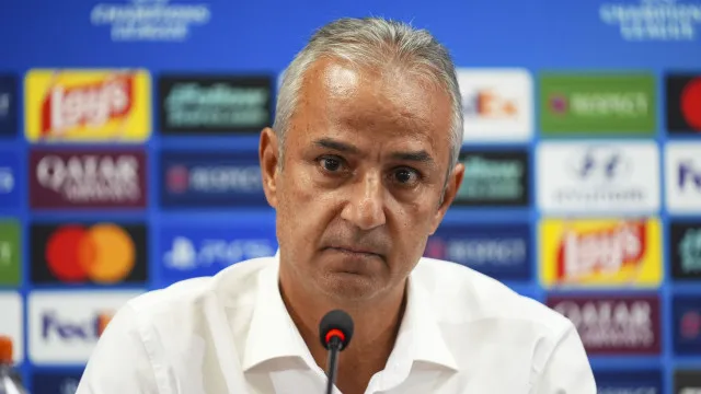 
                    Demite-se do Fenerbahçe mas presidente diz que fica, nem que seja à força
                