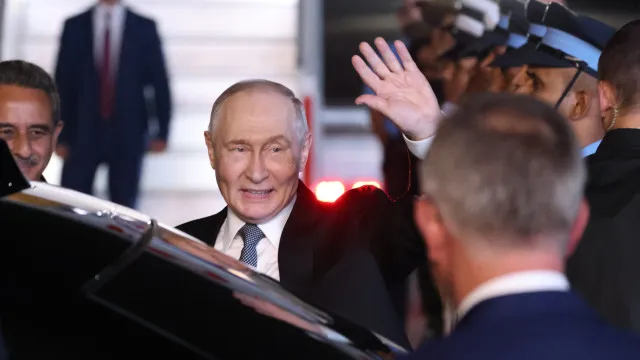 
                    Partido de Putin perto de garantir maioria com 90% dos votos apurados
                