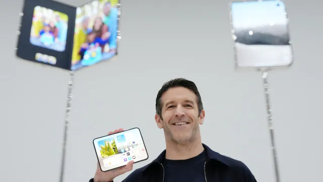 
                    Apple acusa empresas rivais de copiarem o iPhone Duo
                