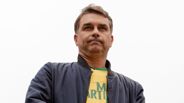 Empresa de Flávio Bolsonaro usa endereço de 16 firmas do Careca do INSS