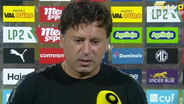 
                    Treinador do Leixões emociona-se ao falar da doença do filho: 