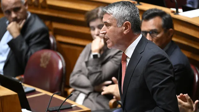 
                    PS defende que municípios devem receber fatia das receitas das renováveis
                