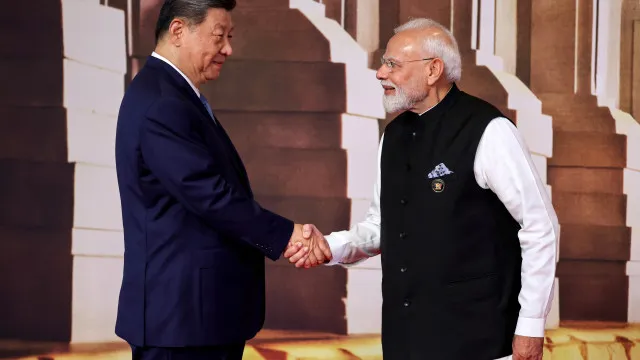 
                    Índia e China prometem resolver diferendo fronteiriço de 