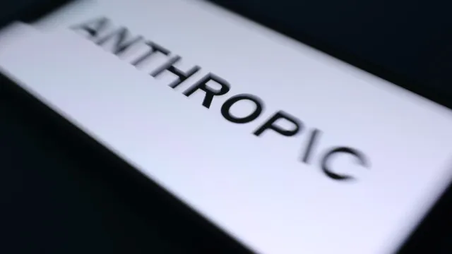 CEO da Anthropic pede abrandamento no desenvolvimento da IA e maior controlo