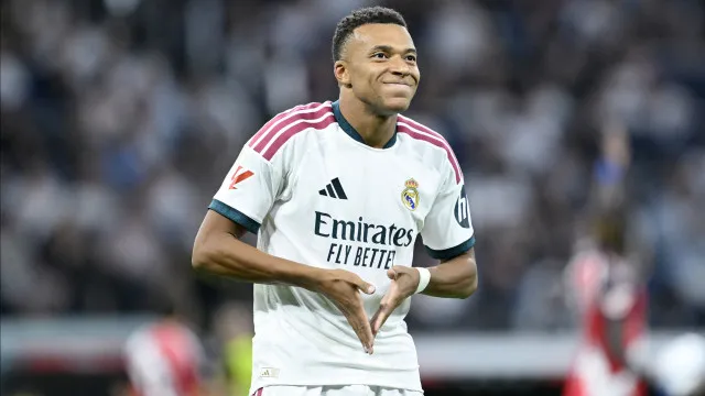 
                    Mbappé 'carrega' Mourinho às costas e Real Madrid abate Rayo Vallecano
                