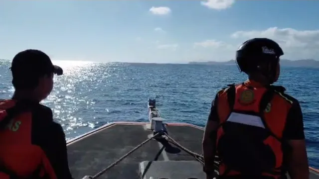 
                    Autoridades indonésias perdem contacto com ferry com 240 pessoas a bordo
                