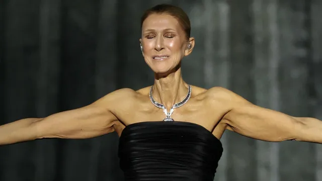 
                    Lágrimas e aplausos marcam regresso de Céline Dion aos palcos após 6 anos
                