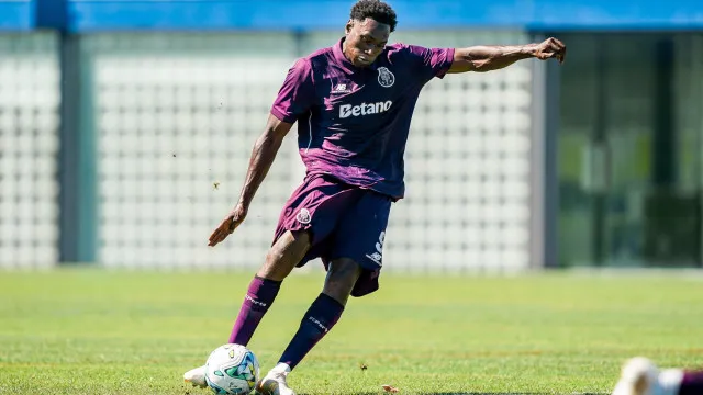 
                    FC Porto. Samu volta, marca, agradece e aponta... ao Benfica
                