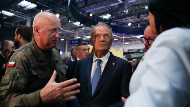 
                    Tusk avisa que 