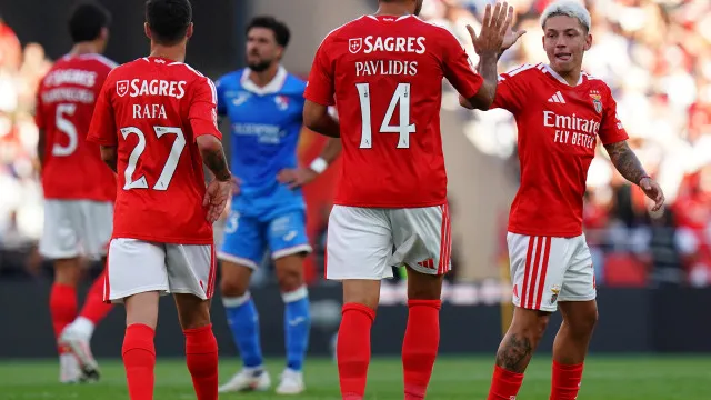 
                    Até ao fim. Benfica sobrevive a susto de galo e aproxima-se do FC Porto
                