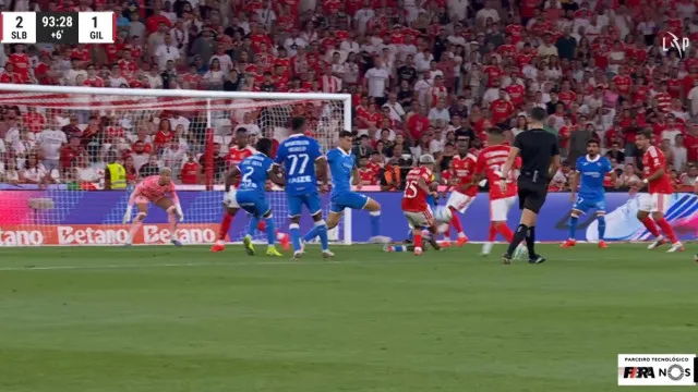 
                    Está endiabrado. O golaço de Prestianni que fechou o Benfica-Gil Vicente
                