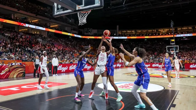 
                    EUA bate França e sagra-se pentacampeão mundial feminino
                