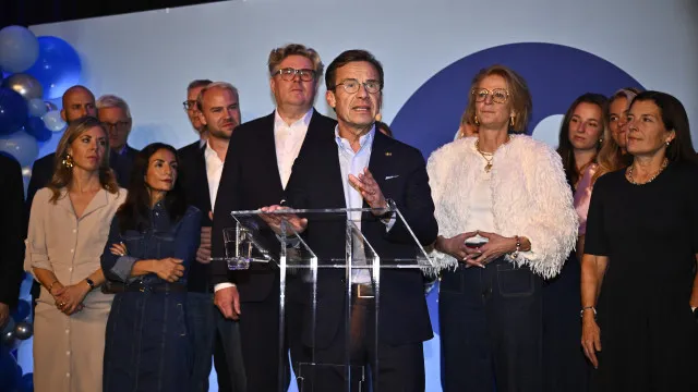 
                    Sociais-Democratas suecos disponíveis para coligações à Esquerda e centro
                