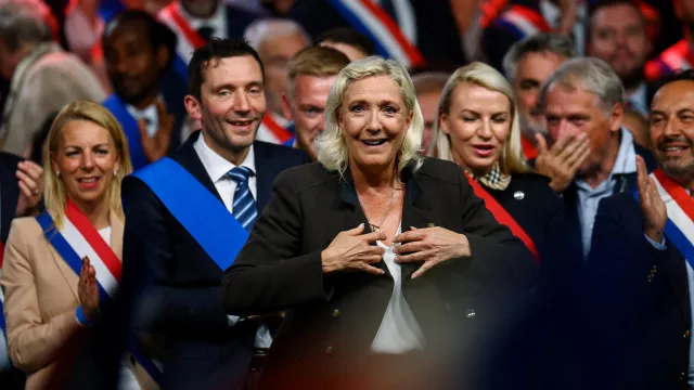 
                    Marine Le Pen centra-se na habitação e prioridade aos nacionais
                