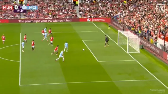 
                    Surreal. VAR ignora Enzo e valida golo que decidiu dérbi de Manchester
                