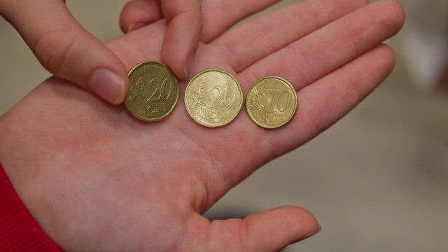 Governo anuncia que abono pode ser pago a dobrar este mês: A quem?