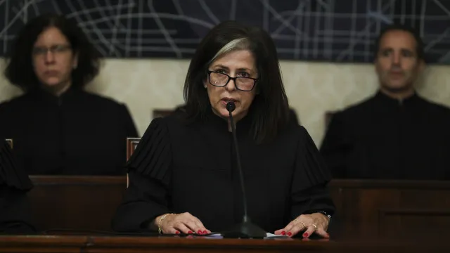 
                    Juíza do TC alerta que tribunais constitucionais 